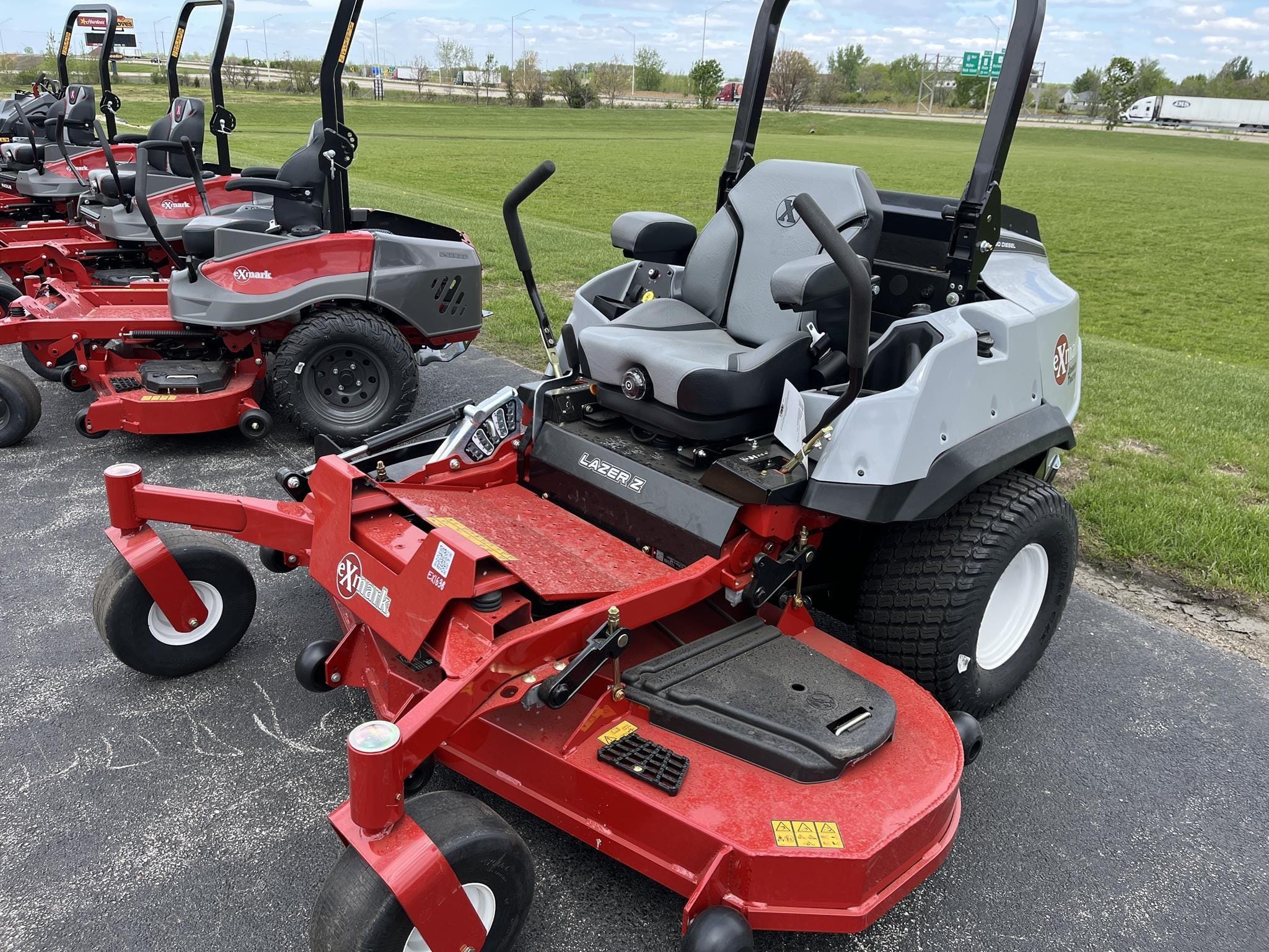 2026 Exmark LZS80TDYM724W0 Equipment Image0