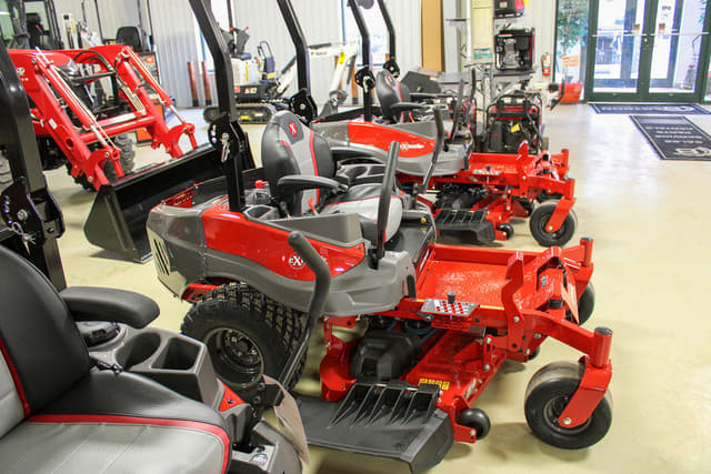 Image of Exmark E-Series equipment image 3