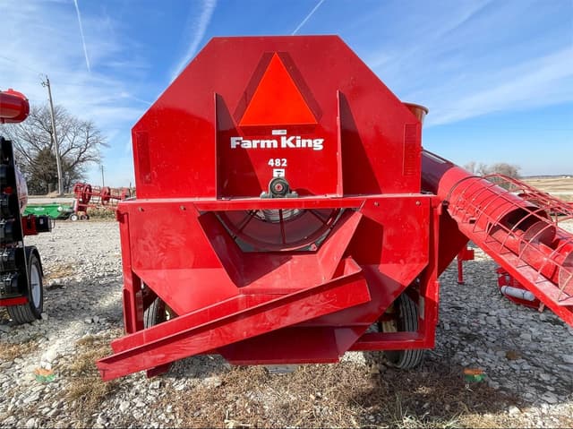 Image of Farm King Y482 equipment image 4