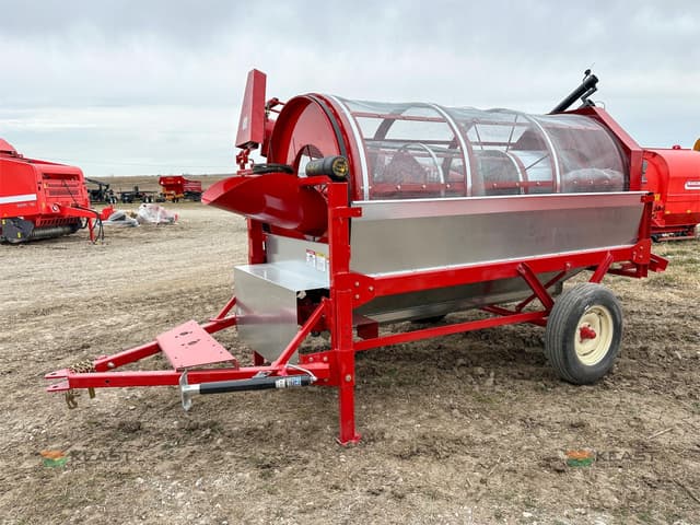 Image of Farm King Y482 equipment image 4
