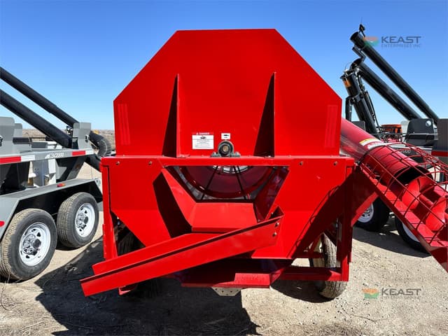 Image of Farm King Y482 equipment image 2