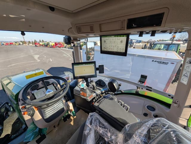 Image of Fendt 933 Vario equipment image 1