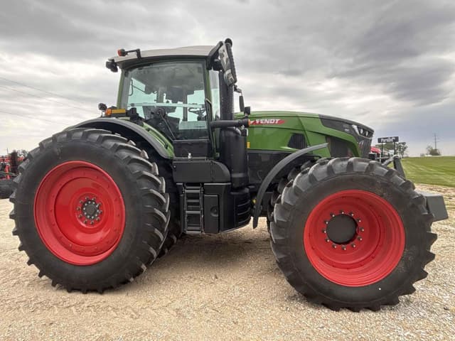 Image of Fendt 933 Vario equipment image 1