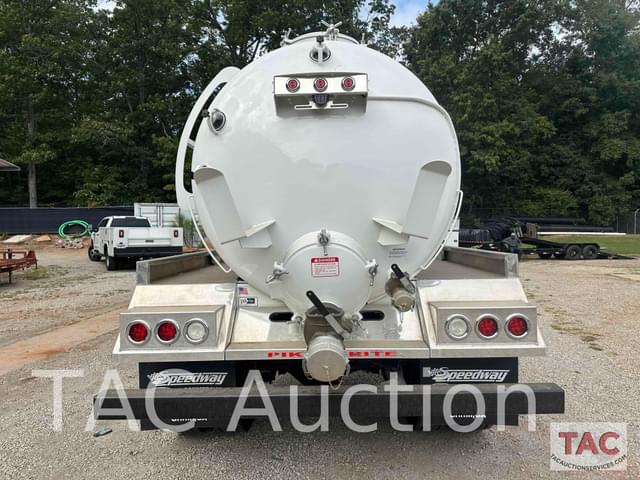 Image of Ford F-750 equipment image 3