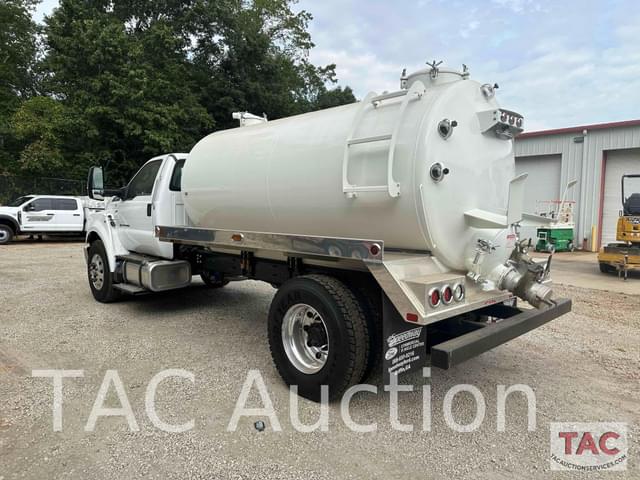 Image of Ford F-750 equipment image 2