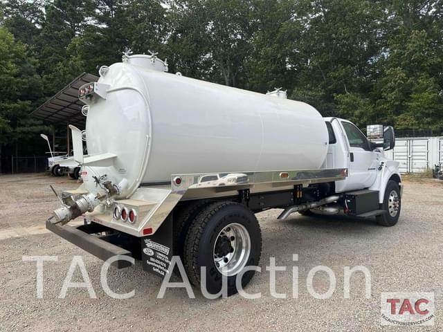 Image of Ford F-750 equipment image 4