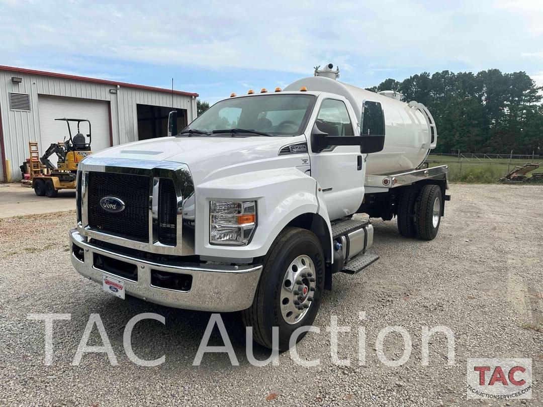 Image of Ford F-750 Primary image