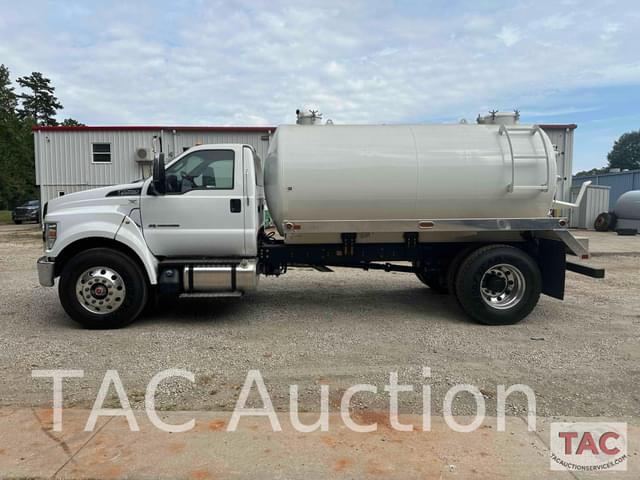 Image of Ford F-750 equipment image 1