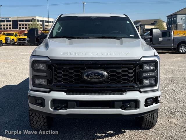 Image of Ford F-250 equipment image 1