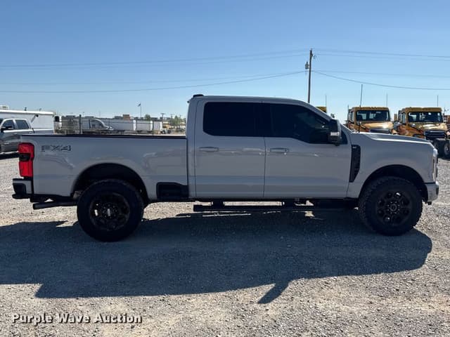 Image of Ford F-250 equipment image 3