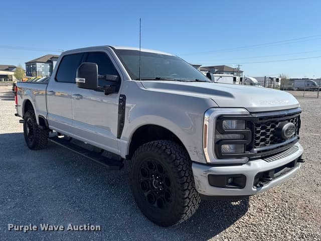 Image of Ford F-250 equipment image 2