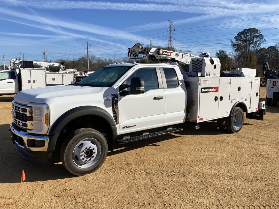 Image of Ford F-550 Primary image