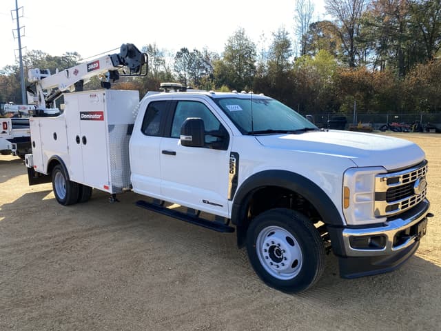 Image of Ford F-550 equipment image 3