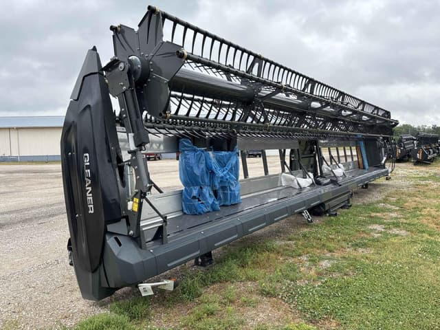 Image of Gleaner 9340 equipment image 2
