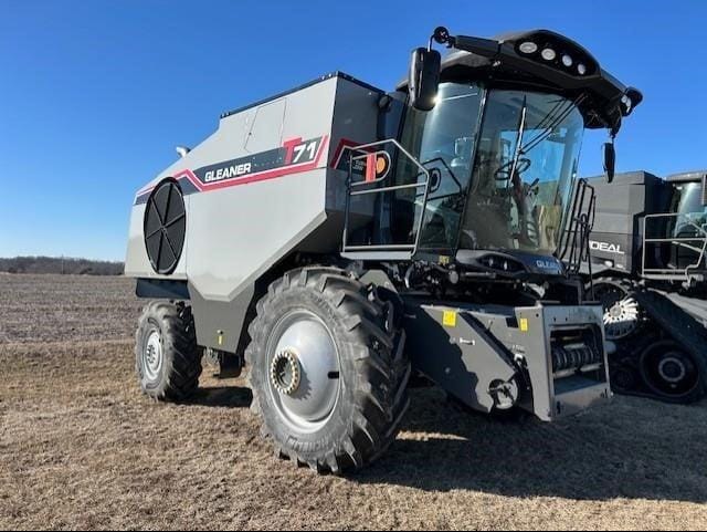Main image Gleaner T71