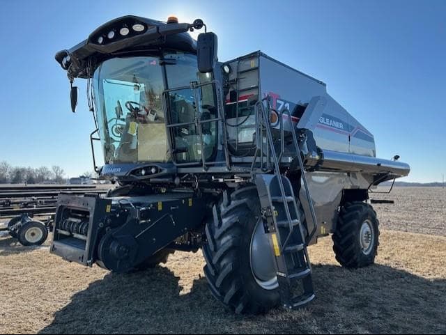 Image of Gleaner T71 equipment image 1