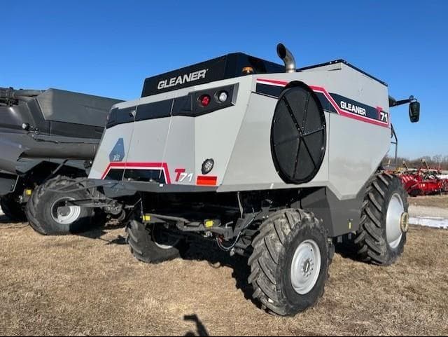 Image of Gleaner T71 equipment image 2