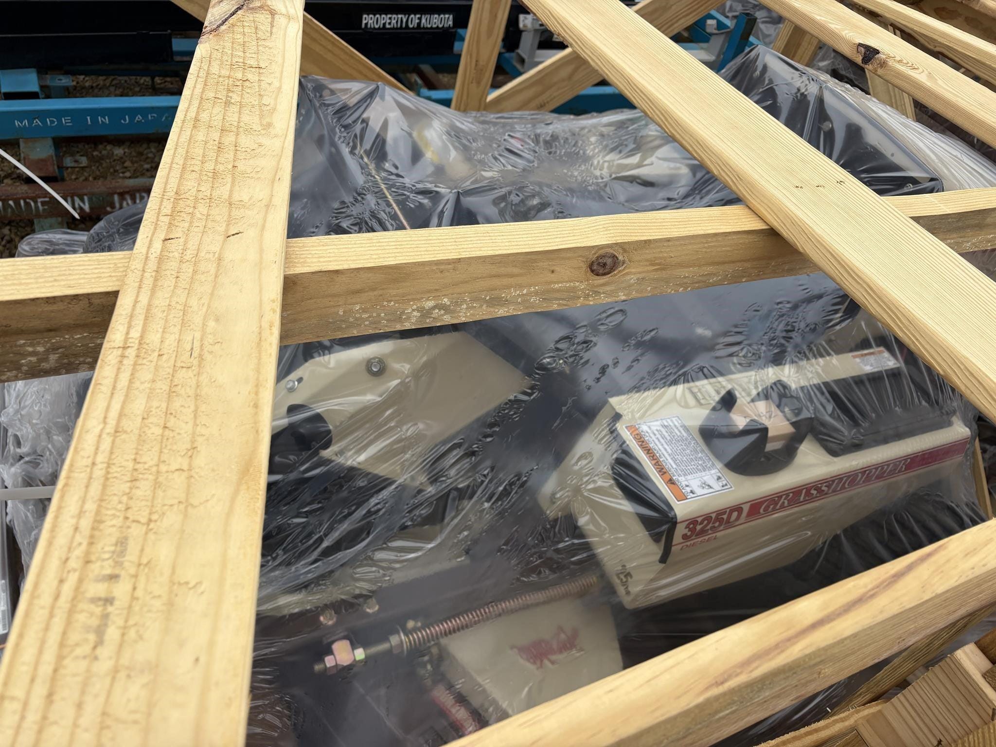 2026 Grasshopper 325D Equipment Image0