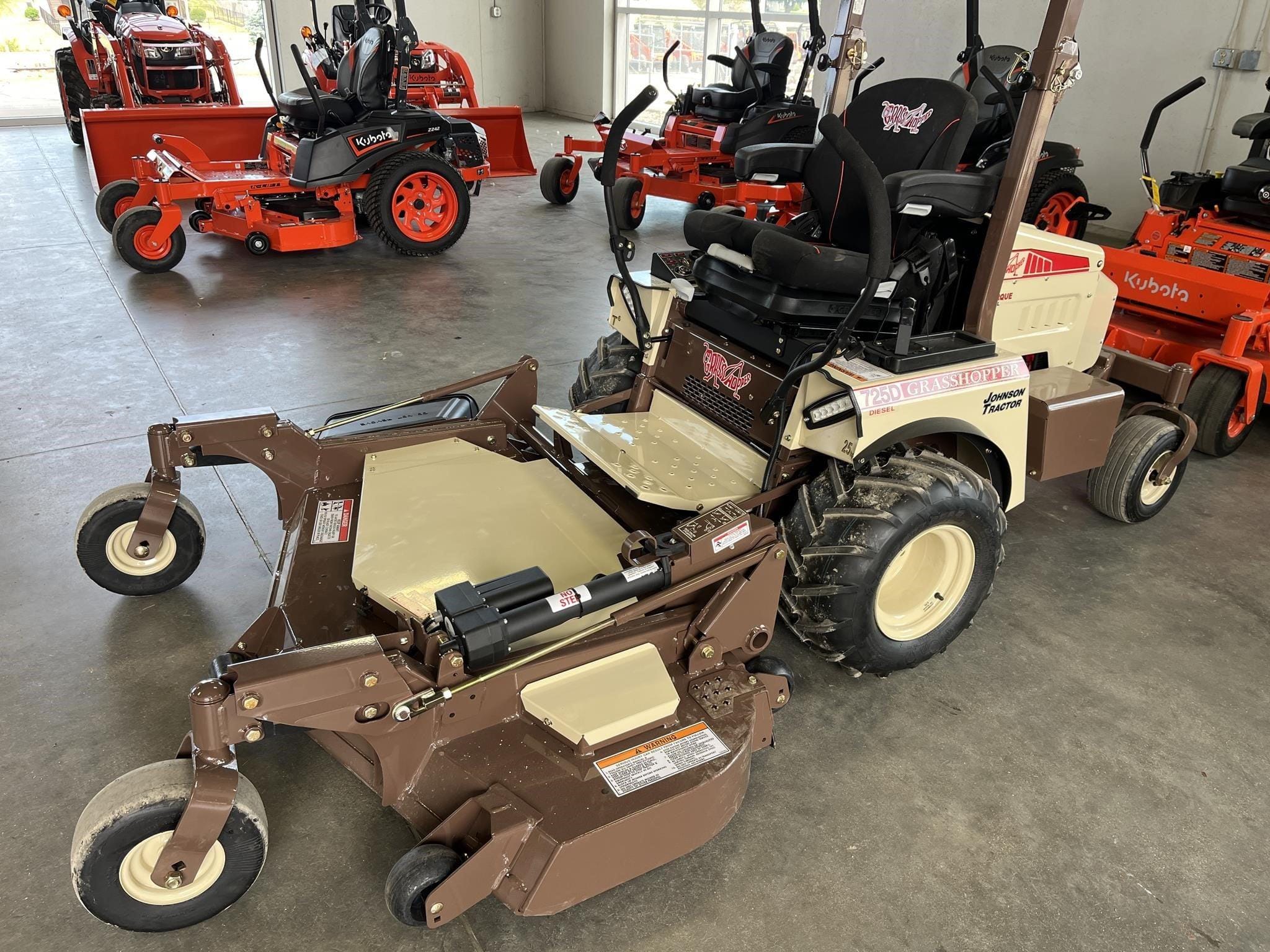2026 Grasshopper 725D Equipment Image0