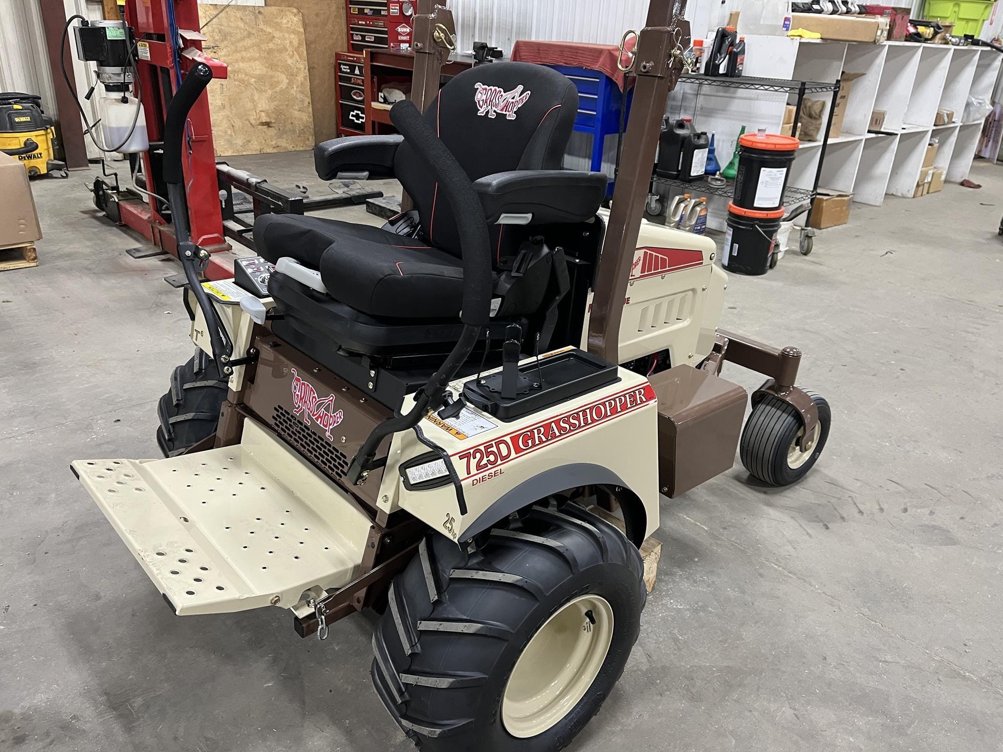 Main image Grasshopper 725D