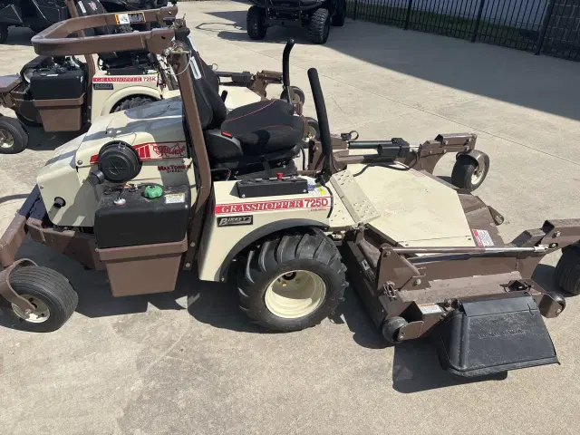 Image of Grasshopper 725DT6 equipment image 3