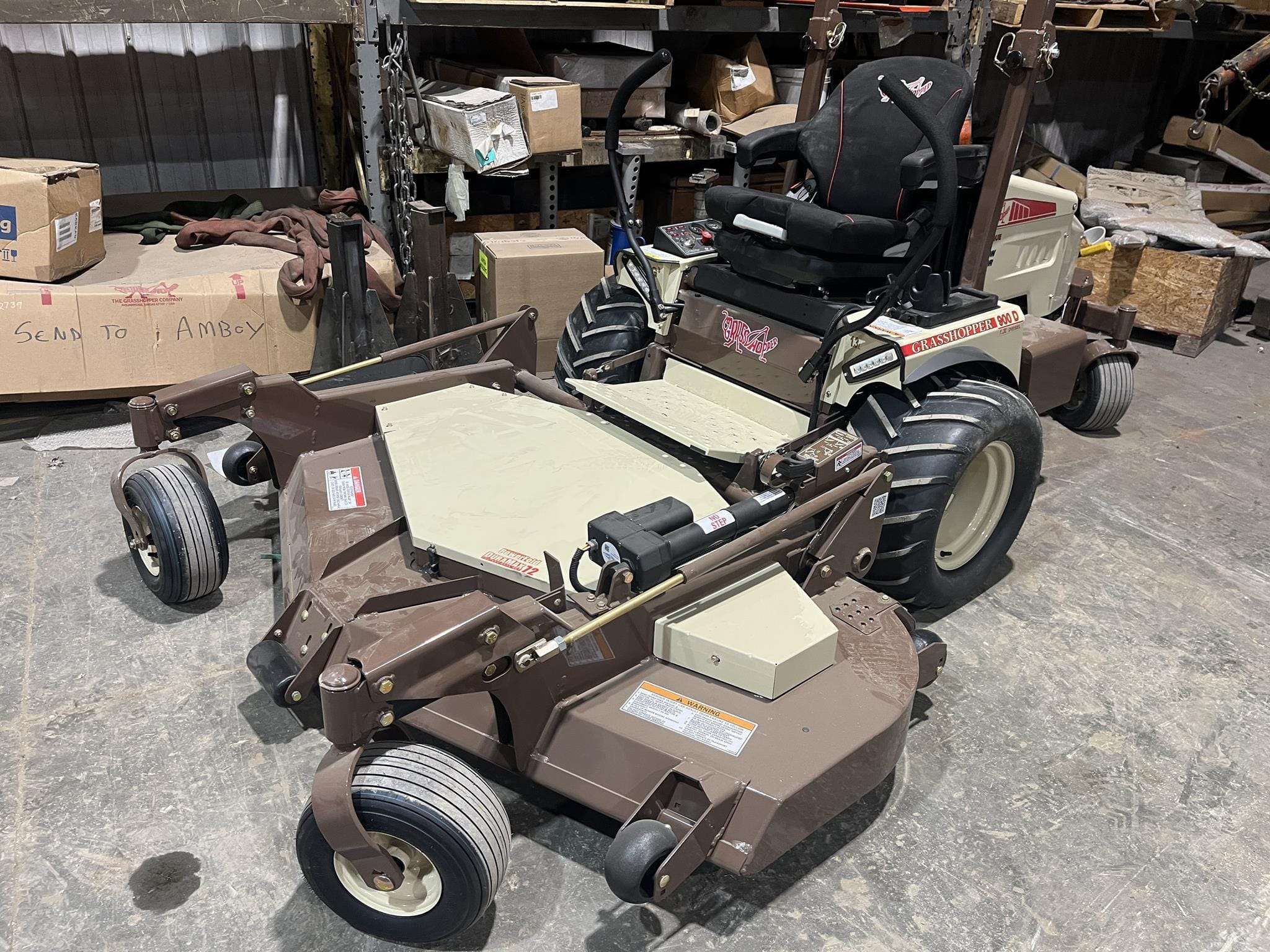 2026 Grasshopper 900D Equipment Image0