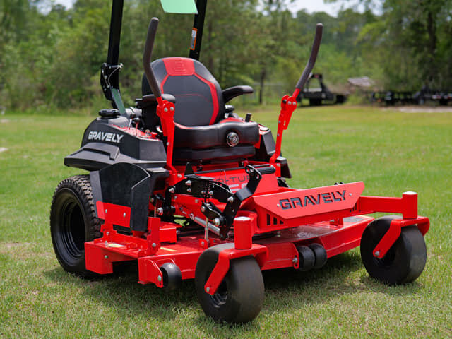 Image of Gravely Pro-Turn 260 equipment image 2