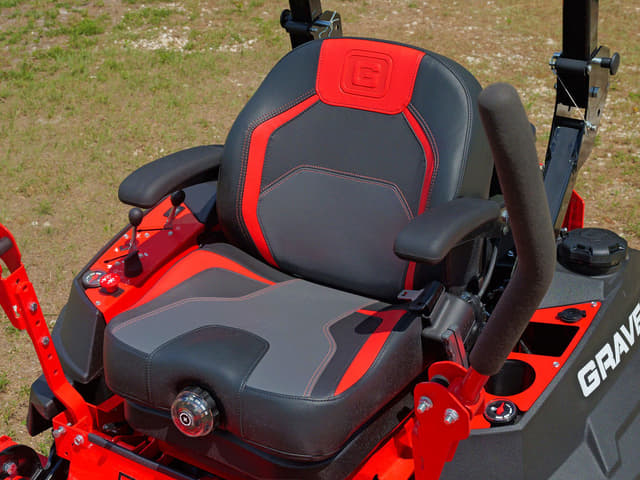 Image of Gravely Pro-Turn 260 equipment image 4