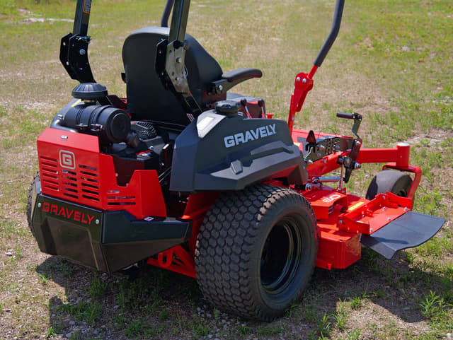 Image of Gravely Pro-Turn 260 equipment image 2