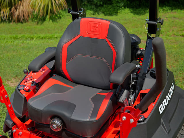 Image of Gravely Pro-Turn 260 equipment image 4