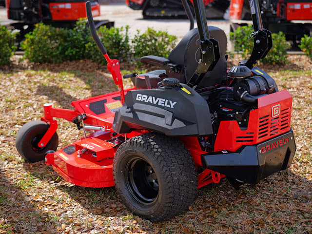Image of Gravely Pro-Turn 260 equipment image 3