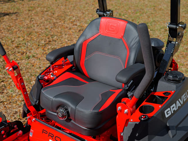 Image of Gravely Pro-Turn 260 equipment image 4