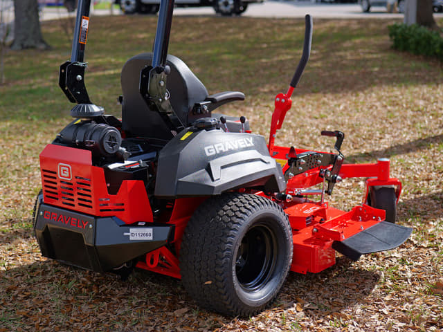 Image of Gravely Pro-Turn 260 equipment image 2