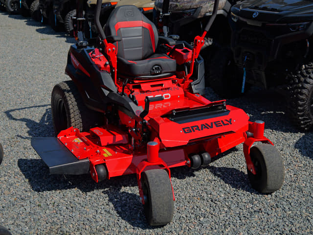 Image of Gravely Pro-Turn 560 equipment image 1
