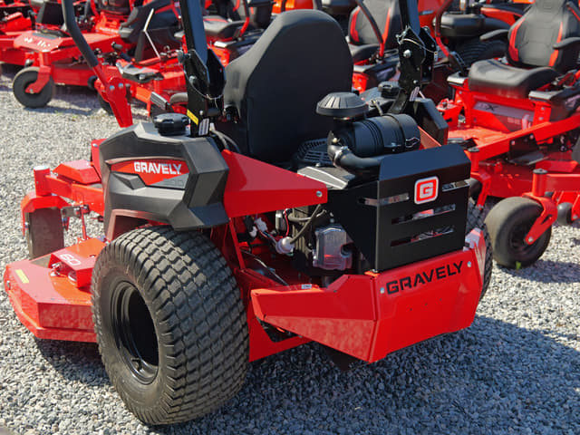 Image of Gravely Pro-Turn 560 equipment image 3