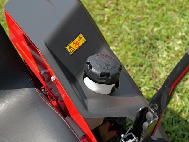Image of Gravely ZT34 equipment image 4