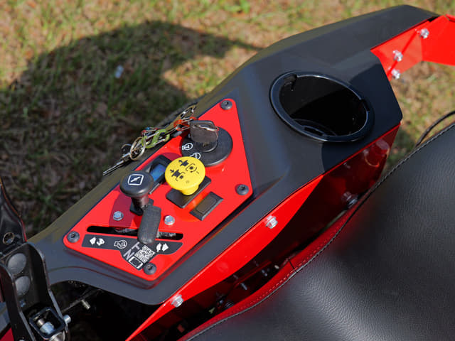 Image of Gravely ZT42 equipment image 2