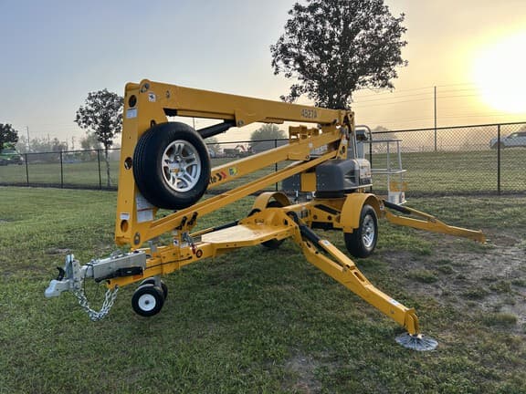 Image of Haulotte 4527A equipment image 2