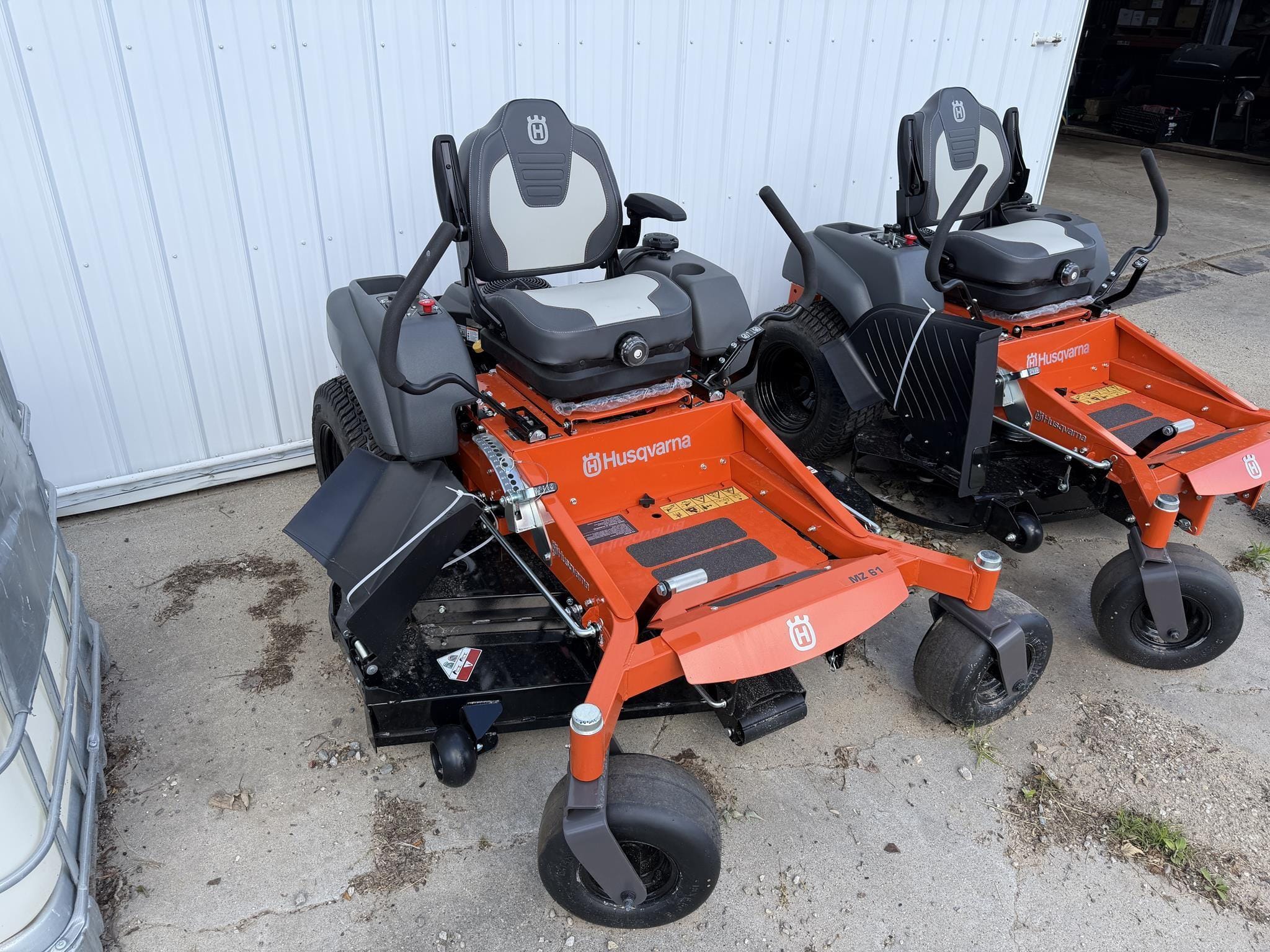 2026 Husqvarna MZ61 Equipment Image0