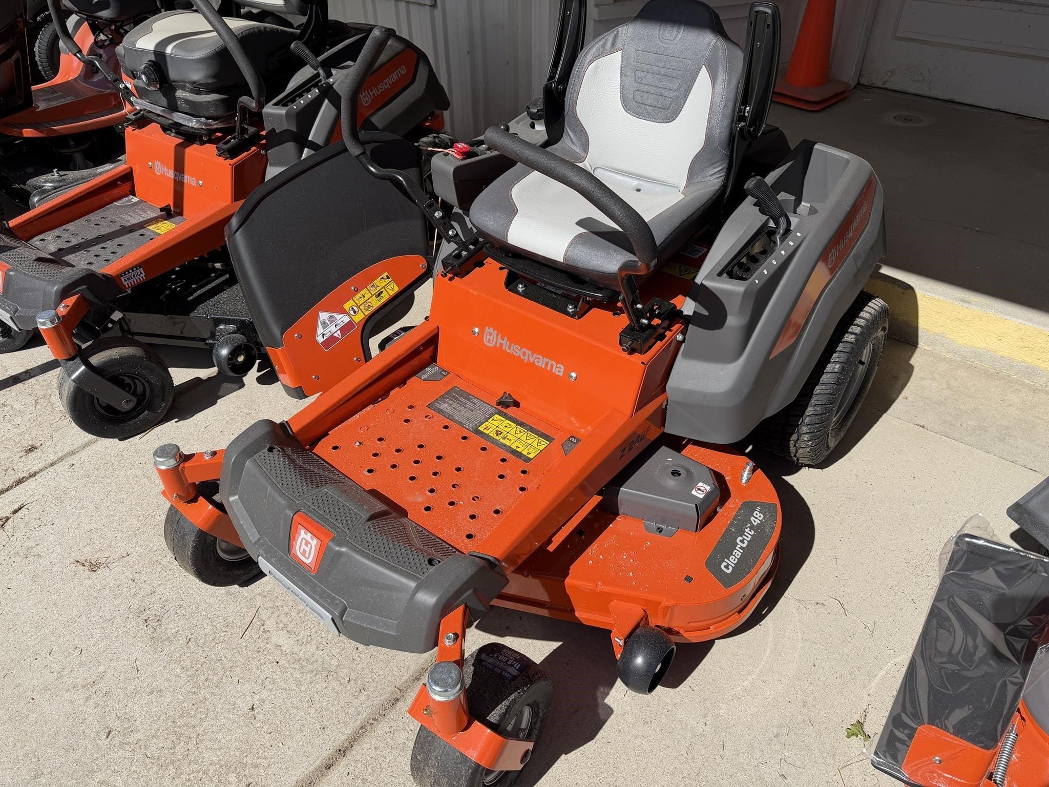 2026 Husqvarna Z248F Equipment Image0