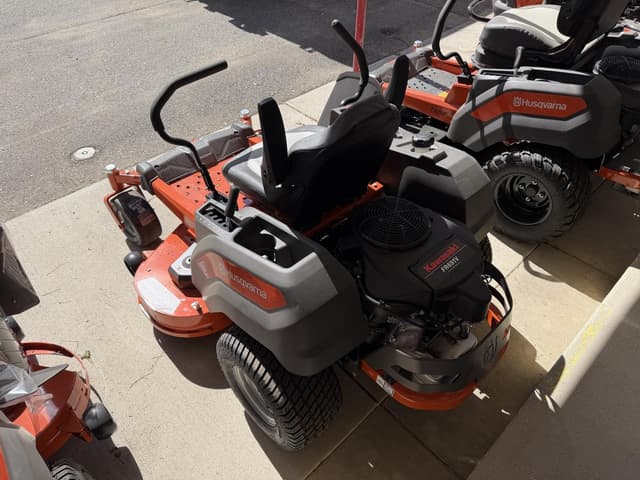 Image of Husqvarna Z248F equipment image 2