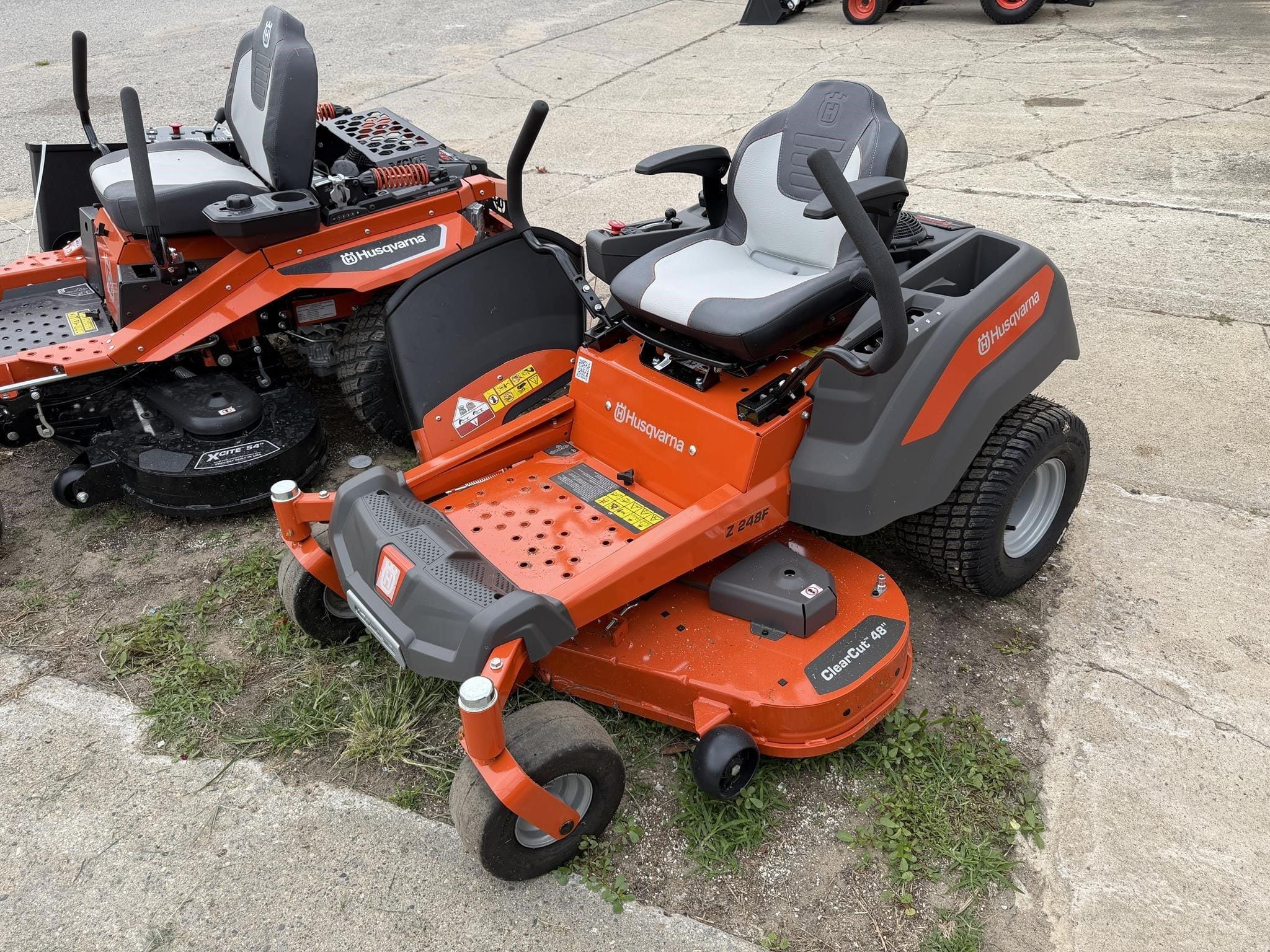 2026 Husqvarna Z248F Equipment Image0