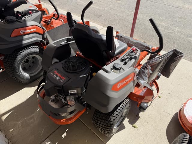 Image of Husqvarna Z254F equipment image 4