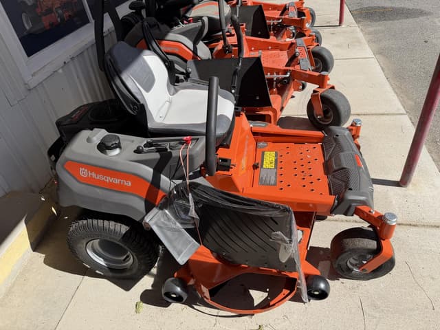 Image of Husqvarna Z254F equipment image 3