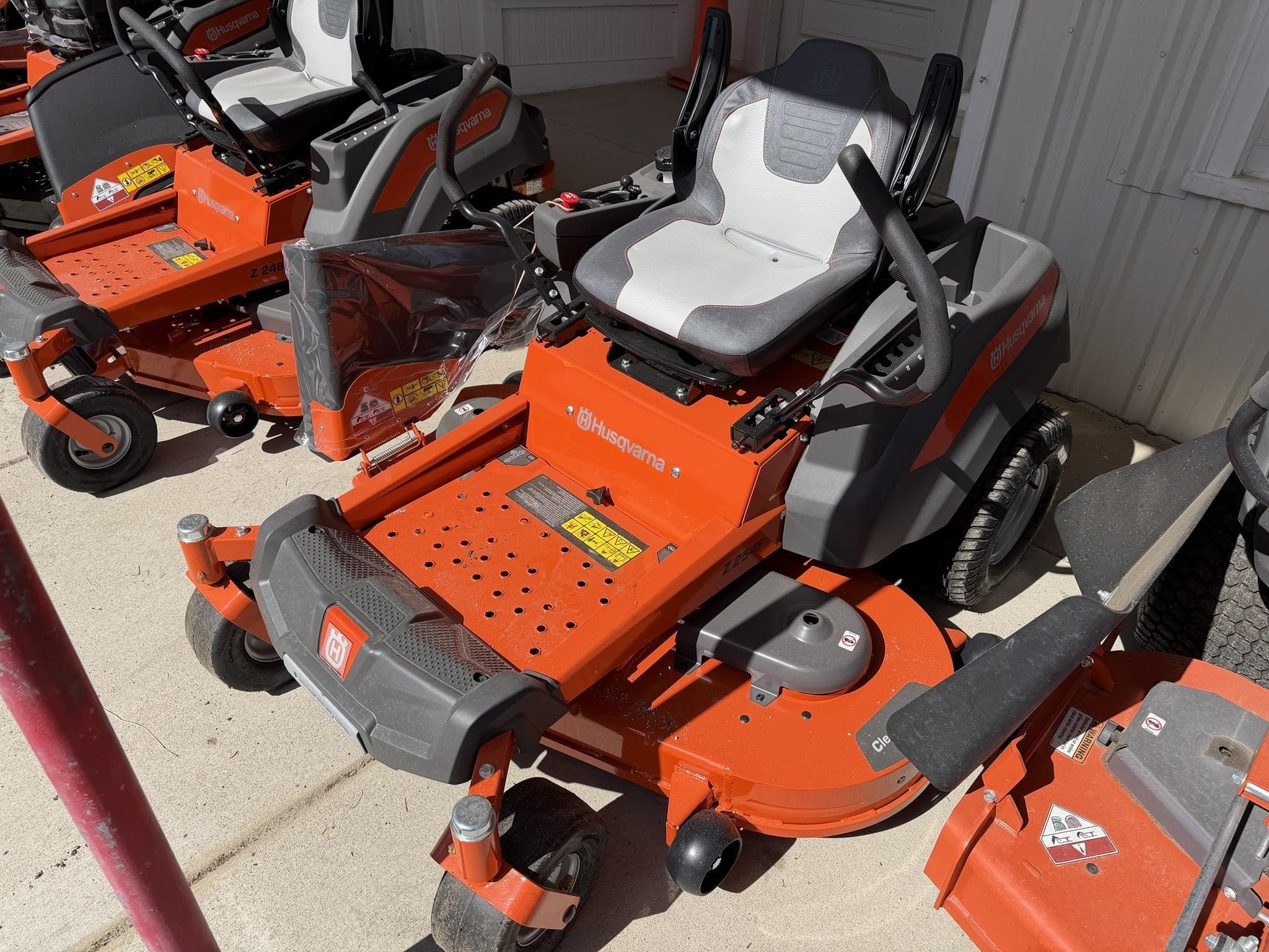 2026 Husqvarna Z254F Equipment Image0
