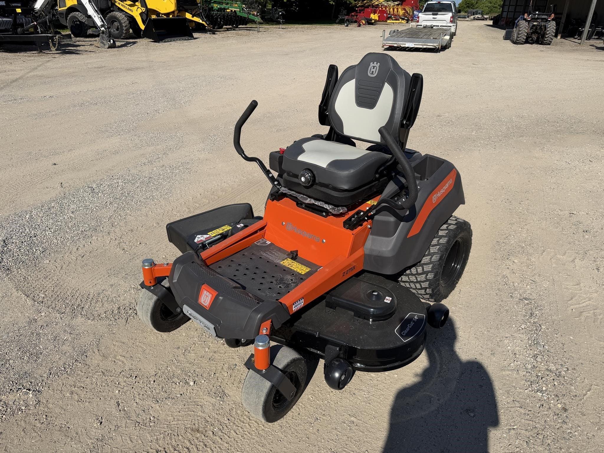 2026 Husqvarna Z275X Equipment Image0