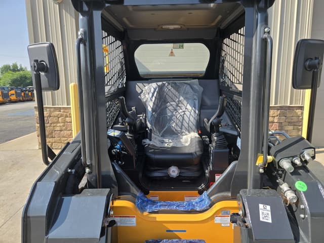 Image of Hyundai HT100V equipment image 4