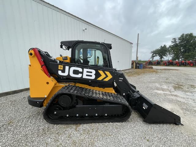 Image of JCB 3TS-8T equipment image 4
