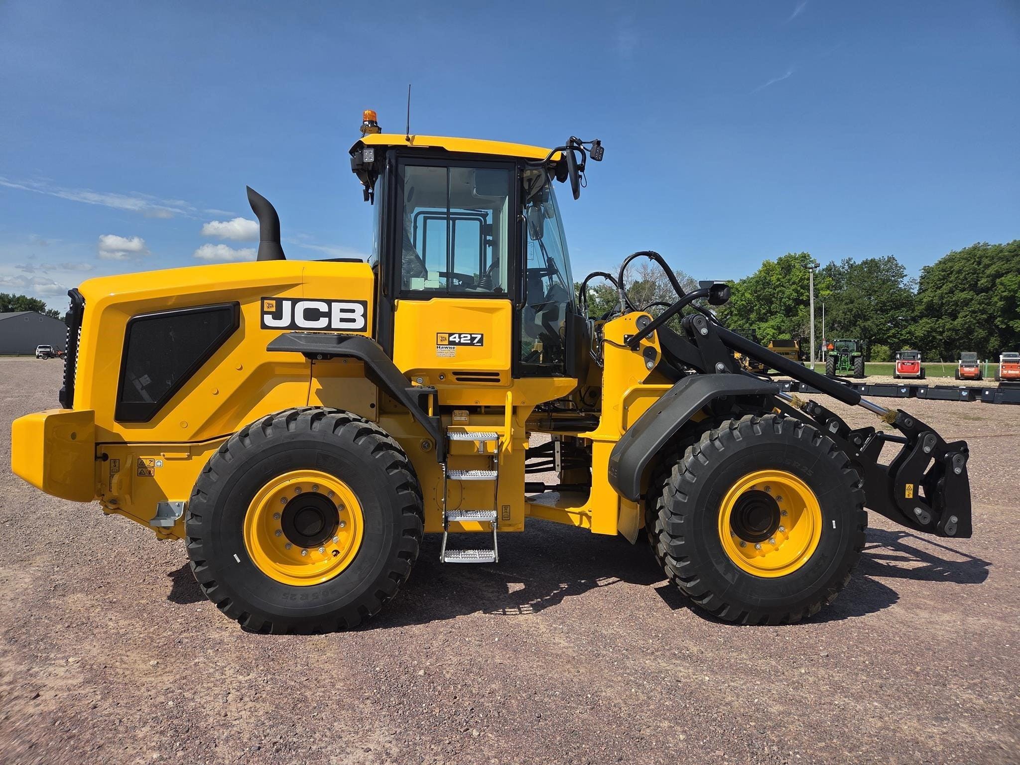 2026 JCB 427 Agri Image