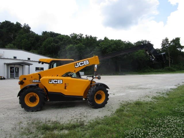 Image of JCB 525-60 Agri Plus equipment image 2